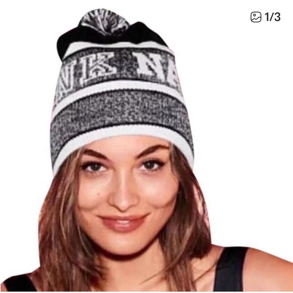 🩷.  6084. 🟰 Victoria Secret Pink Knit Beanie